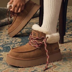 UGG Funkarra Cabin Cuff Lace Up Cold Weather Boots in Chestnut Sz 9